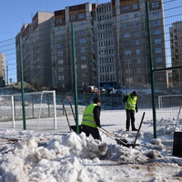 Расчистка городских стадионов в Мурманске