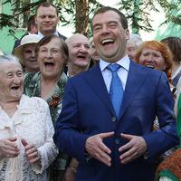 Премьер РФ Дмитрий Медведев обещает в феврале полностью проиндексировать пенсию