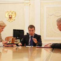 Медведев: Кабмин при пенсионной реформе учитывает интересы работников