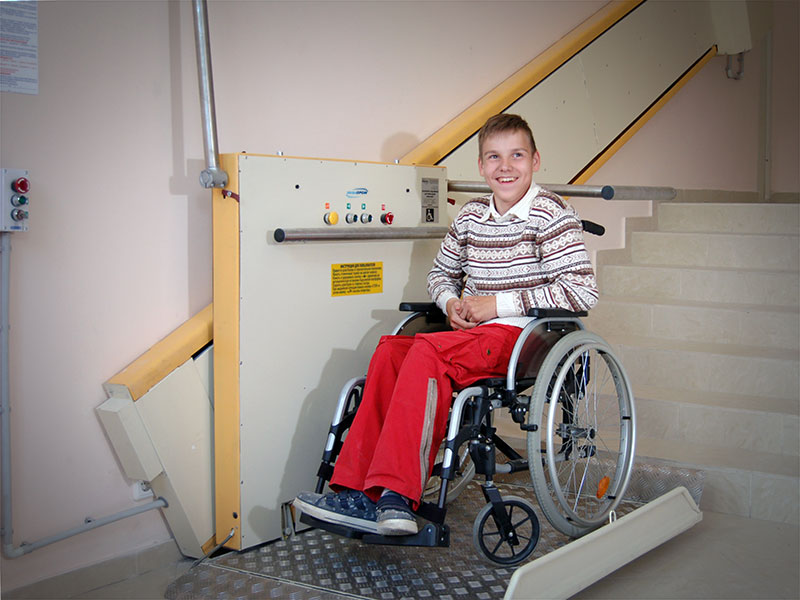 Инвалид детства квартира. ИНВАПРОМ подъемники для инвалидов. ИНВАПРОМ а300 подъемник для инвалидов. Платформа подъемная ИНВАЛИФТ. Доступная среда для инвалидов колясочников.