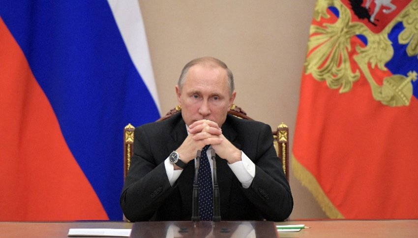 Президент России ввел военное положение в четырех регионах страны